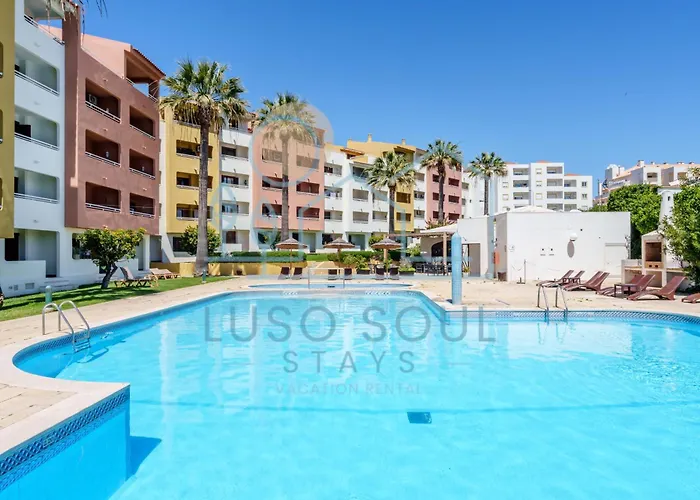 New! Perfect With Swimming Pool 아파트 *